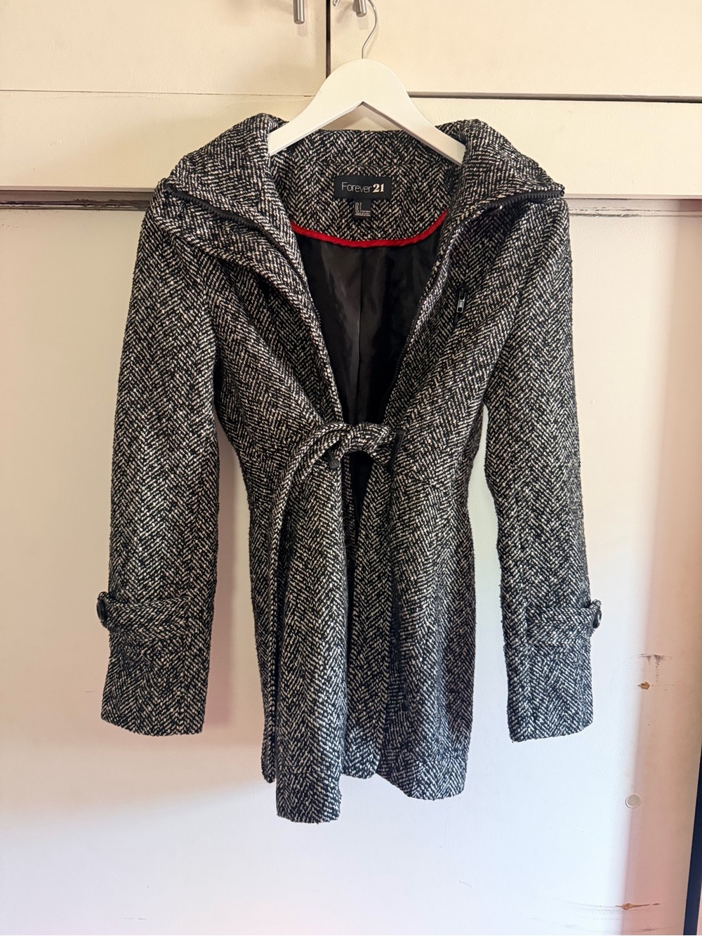 Forever 21 Women's Black & White Belted Coat Size L